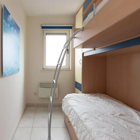 In With Stunning Sea Views Apartman