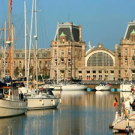 In With Stunning Sea Views Apartman